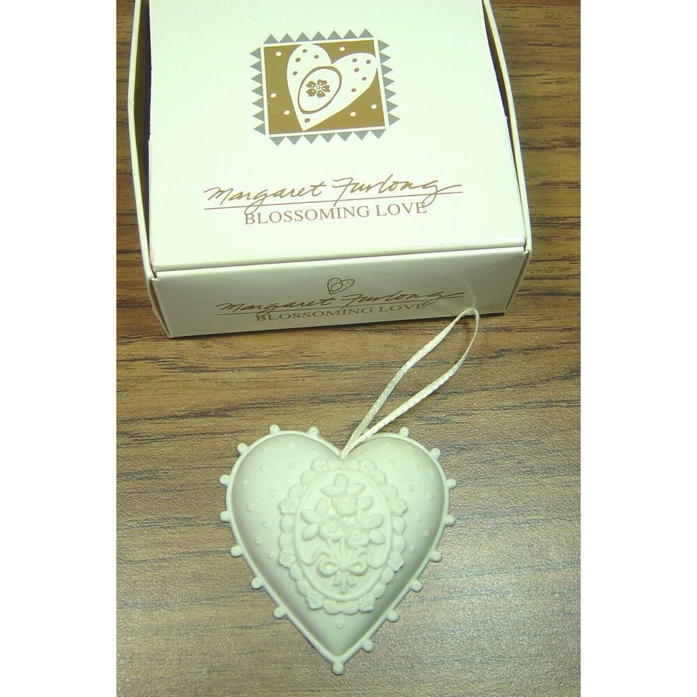 VINTAGE MARGARET FURLONG PORCELAIN HEART SHAPED ORNAMENT-BLOSSOMING LOVE-1998
